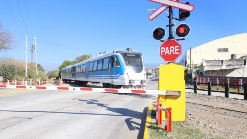 Noticias de Infraestructura: reactivación de trenes, viviendas, reparaciones de caminos rurales