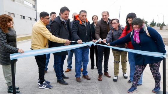 Gutiérrez y Gaido inauguraron asfalto en los barrios Canal V y Huilliches