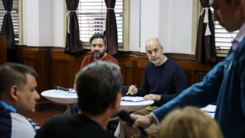 Reunión de vecinos con Horacio en la Comuna 10