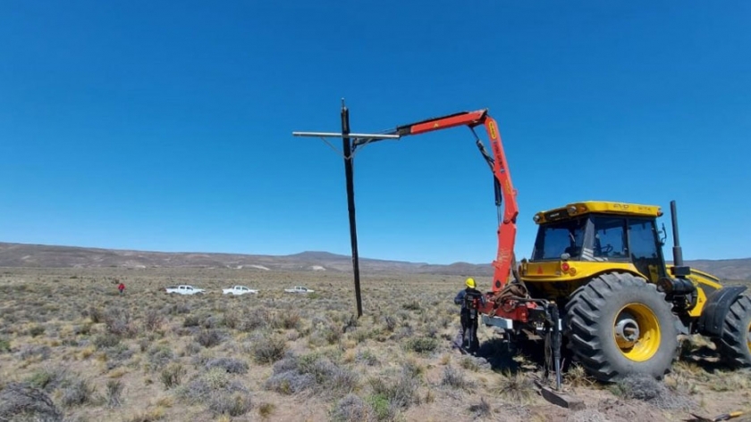 Avanzan las obras de electrificación rural en el sur neuquino