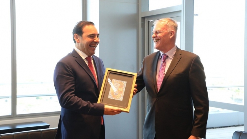 El gobernador Valdés recibió al embajador australiano Brett Hackett