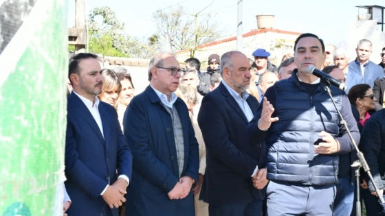 Valdés refuerza la urbanización en Corrientes: más de 40 cuadras asfaltadas en dos barrios clave