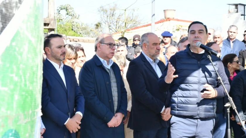 Valdés refuerza la urbanización en Corrientes: más de 40 cuadras asfaltadas en dos barrios clave