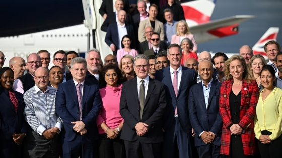 Starmer llega a India para fortalecer lazos tras acuerdo histórico de libre comercio