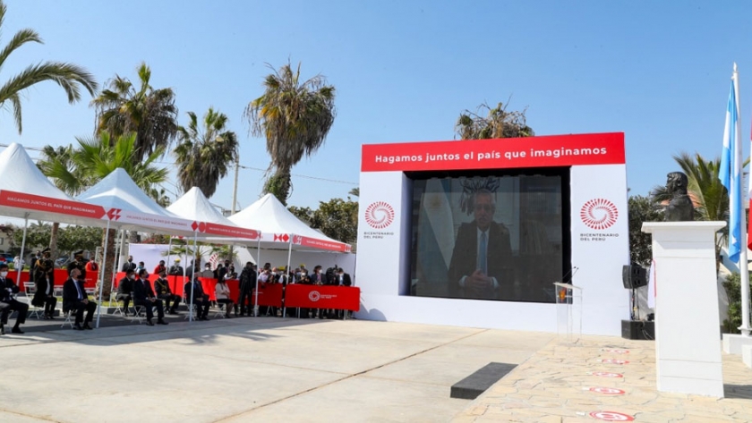 El Presidente participó del acto por los 200 años del Desembarco de la Expedición Libertadora en el Perú