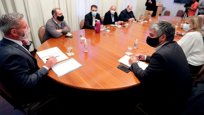 Emergencia ígnea: Arcioni se reunió con su gabinete para analizar los trabajos realizados en la cordillera