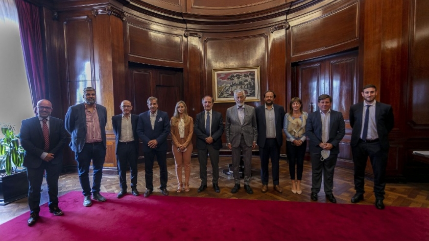 El gobernador firmó una carta intención con el Banco Nación con el objetivo de que la entidad sea el nuevo agente financiero de la provincia