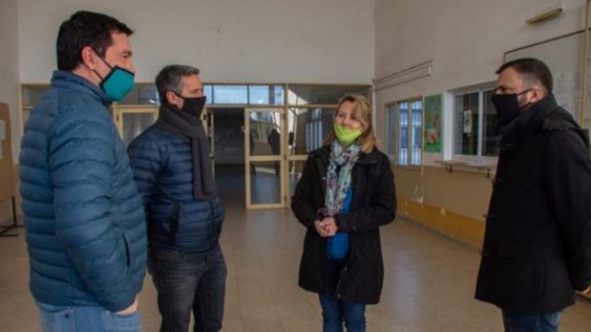 Los Ministros de Educación y Producción visitaron escuelas agrotécnicas del interior Provincial