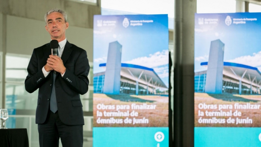 Meoni firmó un convenio para la finalización de las obras de la Terminal de Omnibus de Junín: 