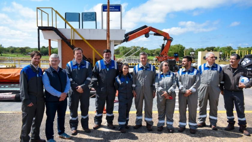 YPF reanuda el abastecimiento regional con barcazas en el Puerto de Barranqueras