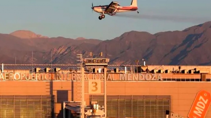 Aeroaplicadores agrícolas atacan al coronavirus desde el aire: se realizó un operativo en Mendoza