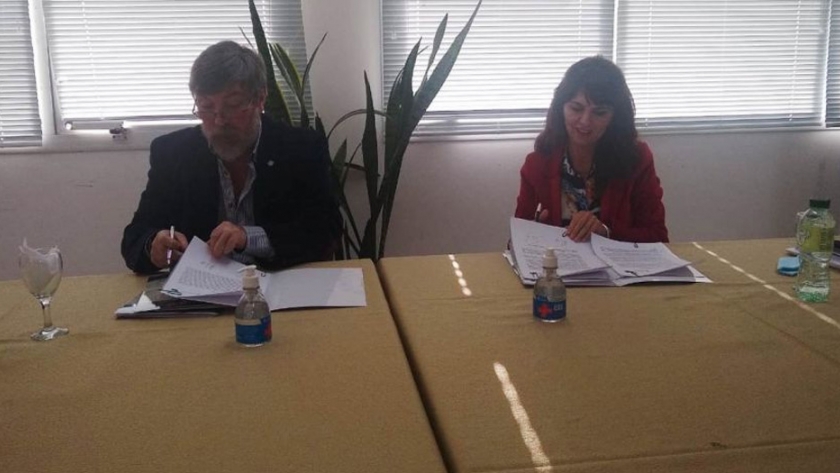 El Gobierno de Santa Cruz firmó un convenio de cooperación con la UTN