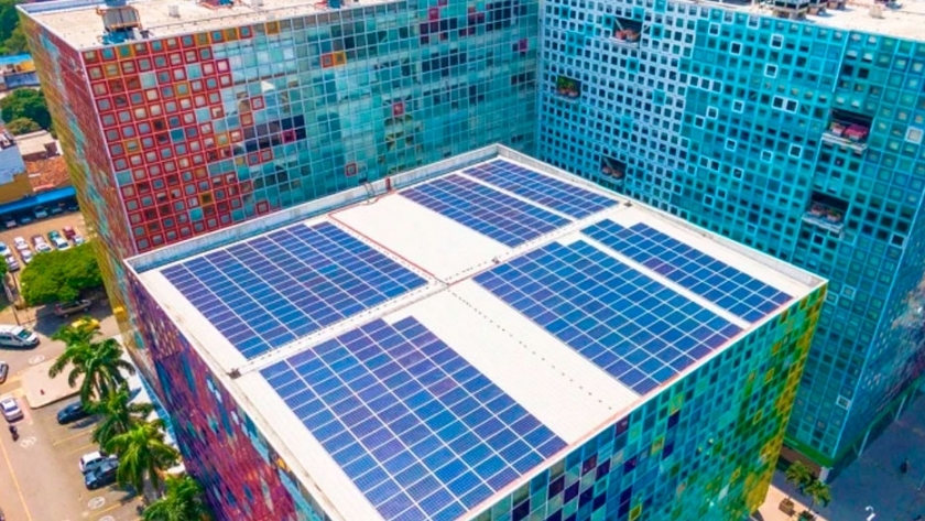 Construcción y arquitectura verde: impresionante techo solar en Cali Colombia brilla con luz propia
