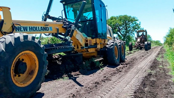 Se trabaja en el mantenimiento de caminos rurales del departamento Paraná