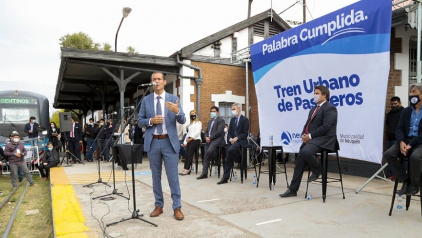 En un viaje histórico, regresó el Tren del Valle a Plottier