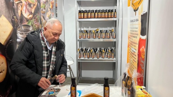 Desde Entre Ríos al paladar gourmet: el vinagre de miel que produce un médico apicultor