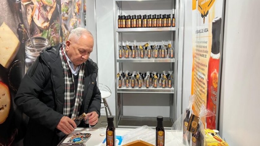 Desde Entre Ríos al paladar gourmet: el vinagre de miel que produce un médico apicultor