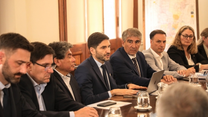 Pullaro encabezó la primera reunión de la junta provincial de protección civil