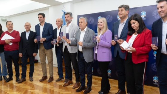 Cornejo presentó el Pasaporte Nacional Sanmartiniano en Mendoza