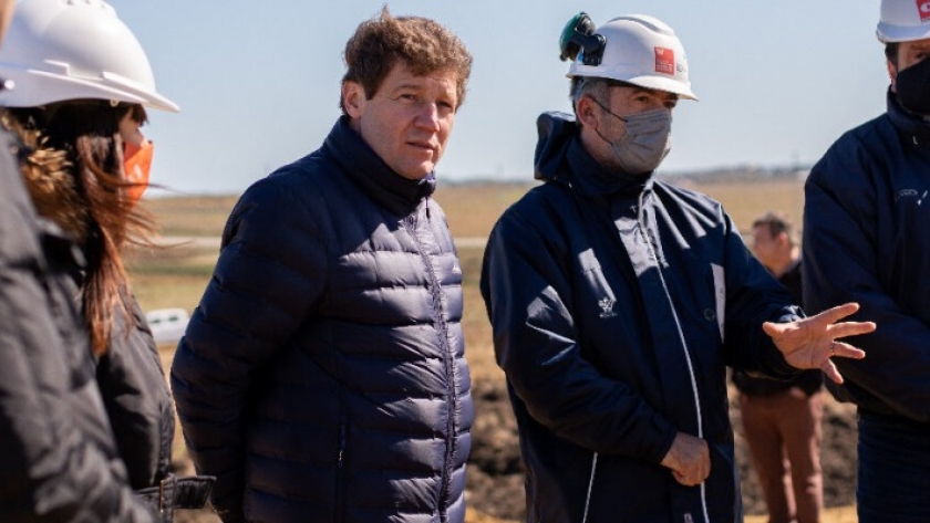 El Gobernador Melella recorrió la obra de la estación compresora de gas en Cabo Domingo