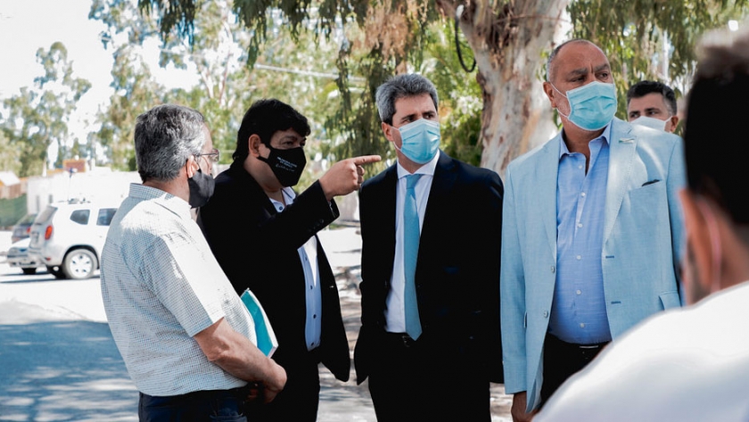 Uñac visitó obras de pavimentación en Zonda