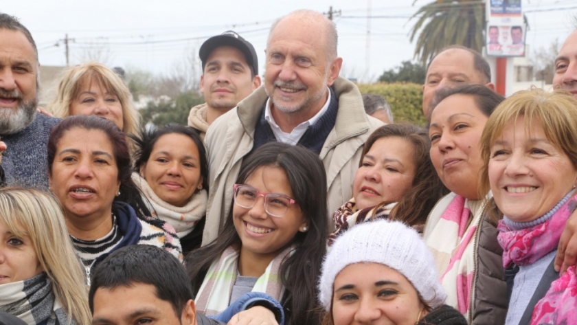Perotti recorrió la remodelación integral de la avenida del libertador en Villa Gobernador Gálvez