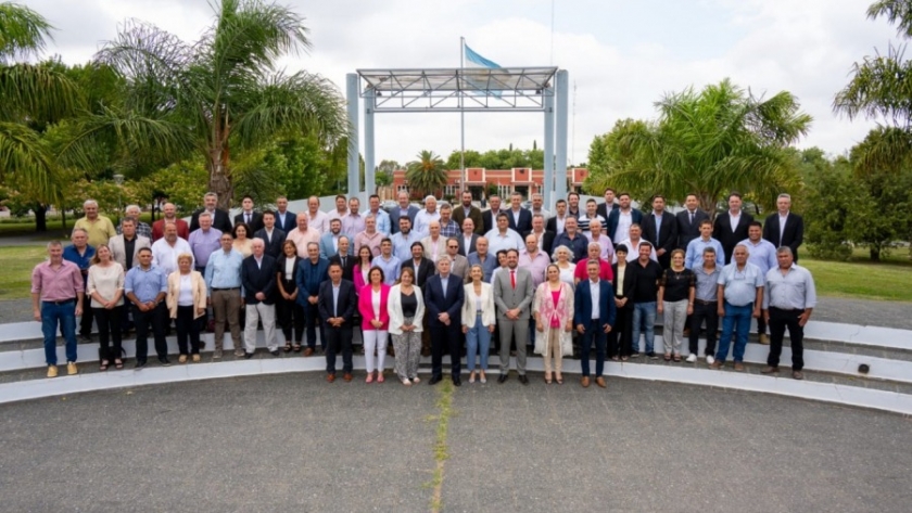 Ziliotto está reunido con todas y todos los titulares de municipios y comisiones de fomento