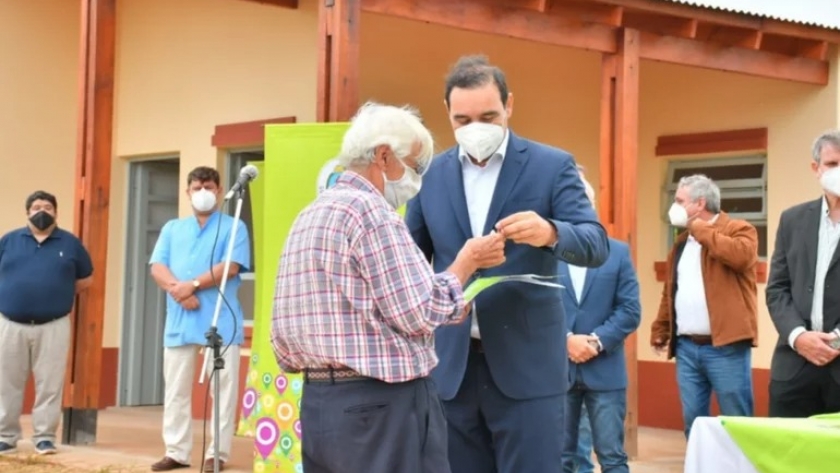 Valdés inauguró viviendas para pequeños productores y anunció la construcción de más casas