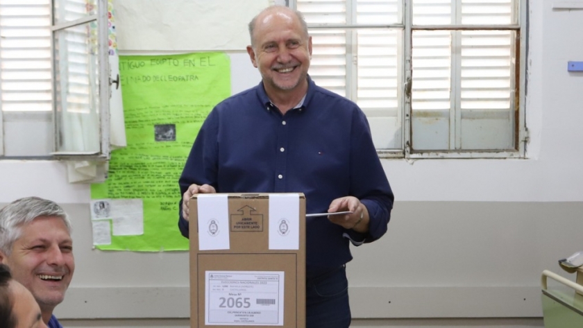 Perotti votó en Rafaela y destacó que “En la provincia los comicios se desarrollan con total normalidad”
