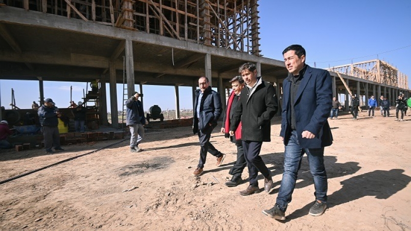 Kicillof e Ishii recorrieron los avances de las obras de la Facultad de Ciencias, Tecnología, Innovación y Robótica
