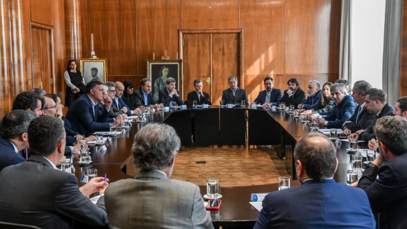 Luis Caputo se reunió con representantes de compañías de seguros para dialogar sobre la evolución de la macroeconomía