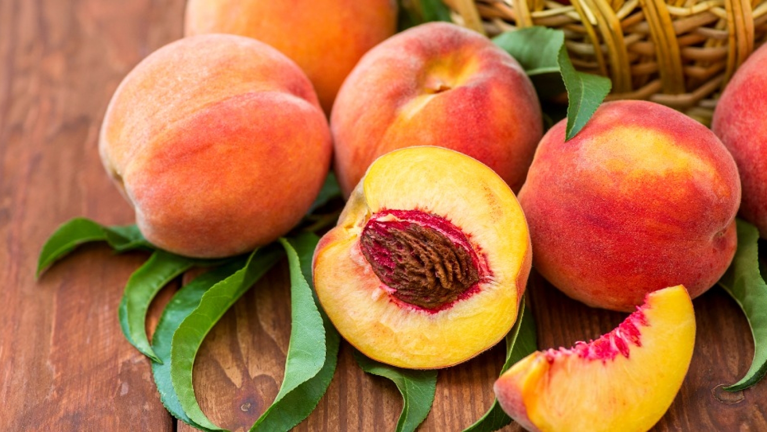 Mendoza proyecta una cosecha de durazno en niveles promedio y anticipa estabilidad para la campaña 2025/26