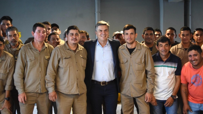 En el día del trabajador de la construcción, el gobernador acompañó la inauguración del edificio “Solar Belgrano”