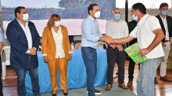 En Empedrado, Valdés entregó subsidios a productores afectados por los incendios