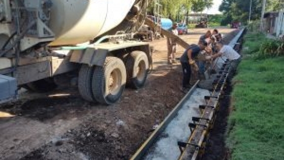 Avanza la construcción de cordón cuneta en Barrio Nehuenche con operarios municipales capacitados