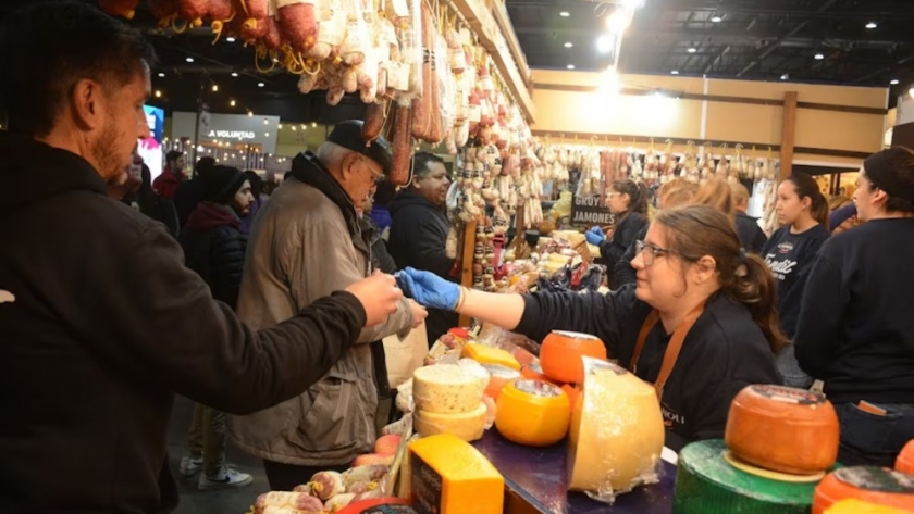 Por su calidad y diversidad, los quesos conquistan los paladares de los visitantes de Caminos y Sabores