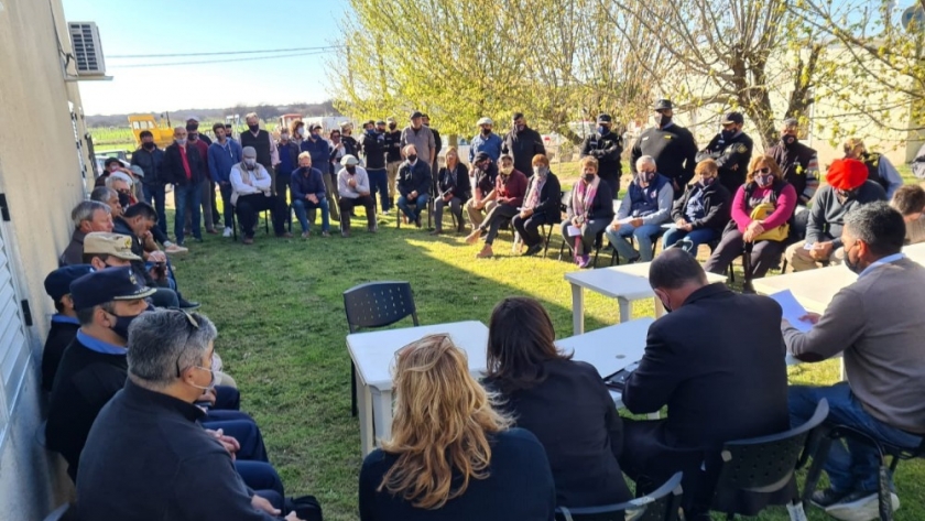 Seguridad y Producción en reunión con productores en Cuchillo Có