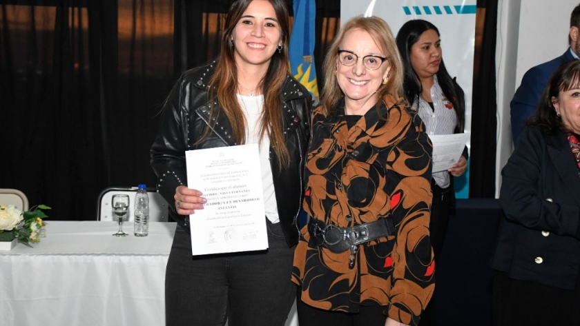Alicia entregó notebooks a distintos establecimientos de Río Gallegos