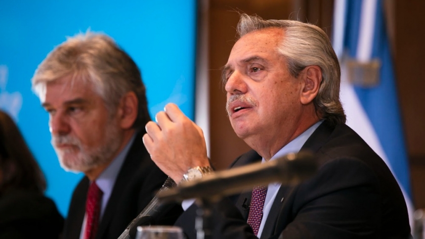 El Presidente estuvo presente en la entrega de legajos reparados y reconstruidos de integrantes del CONICET víctimas del terrorismo de Estado