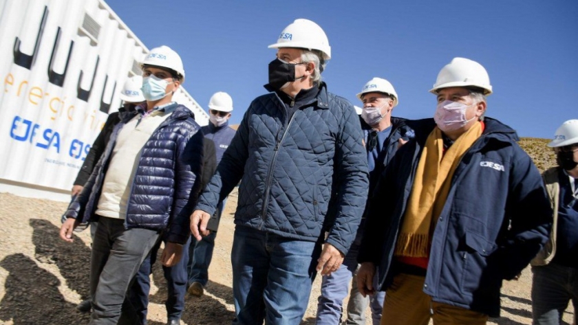 El Gobernador inauguró oficialmente el sistema de repotenciación de la planta de generación de energía fotovoltaica en el pueblo solar Olaroz Chico, triplicando su capacidad