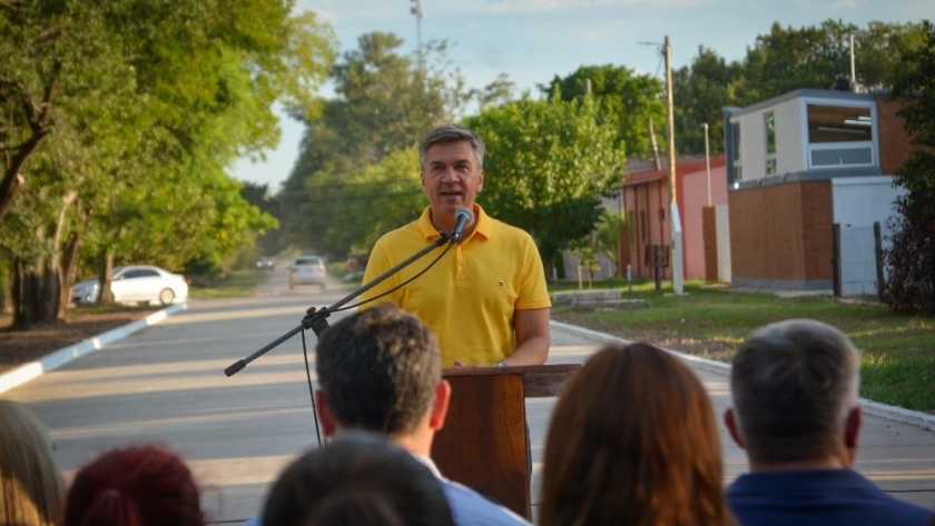 Mejoras para Presidencia Roca: el gobernador Zdero inauguró pavimento y entregó equipamientos para el instituto “Raúl Bernardino Barbetti”