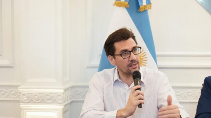 Quintela anunció que adelantará el último segmento del aumento por lo que las y los trabajadores públicos en octubre percibirán un 16 por ciento más