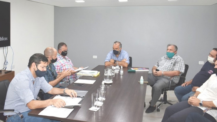 Polich analizó con técnicos y contratistas el estado de las obras del PROMEBA en Capital