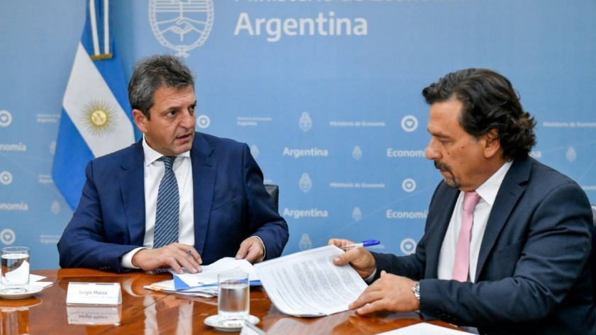 Massa y Sáenz firmaron convenios