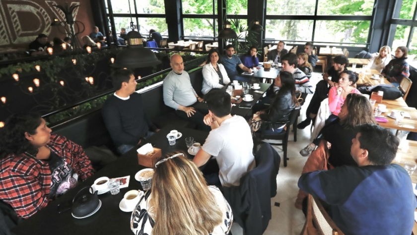 Rodríguez Larreta compartió un café con vecinos de Villa Devoto