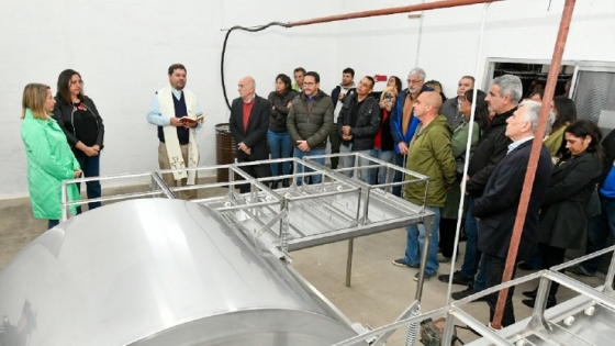 Se inauguró la sala de extracción apícola de una cooperativa de Victoria y se entregaron aportes a productores