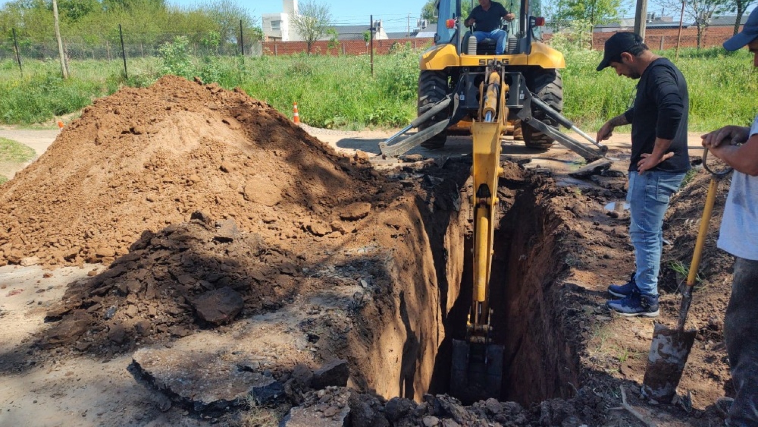 Rojas avanza con obras cloacales en el Barrio Ramos para mejorar el sistema sanitario