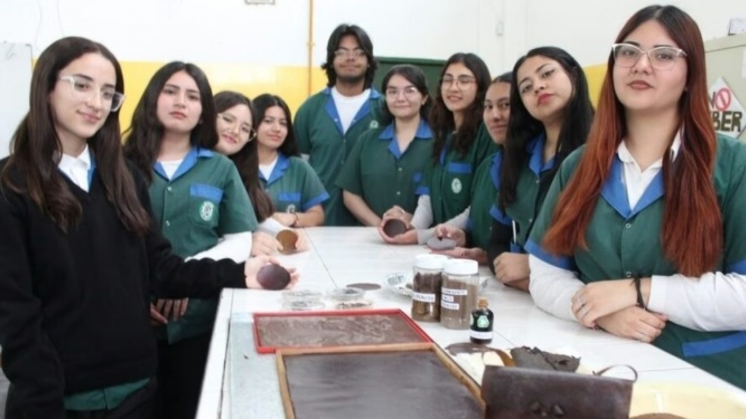 Biocuero de alperujo de oliva: estudiantes crean un nuevo material