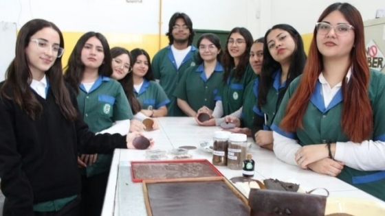 Biocuero de alperujo de oliva: estudiantes crean un nuevo material