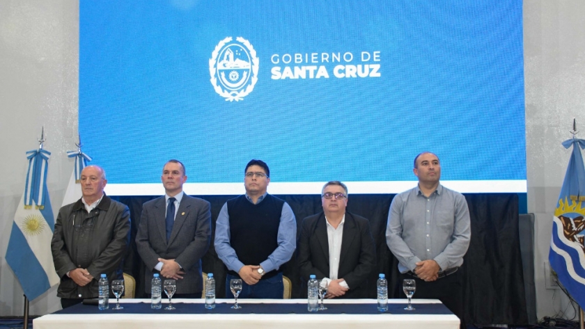 Santa Cruz avanza en obras de agua, cloacas y electricidad para mejorar la calidad de vida